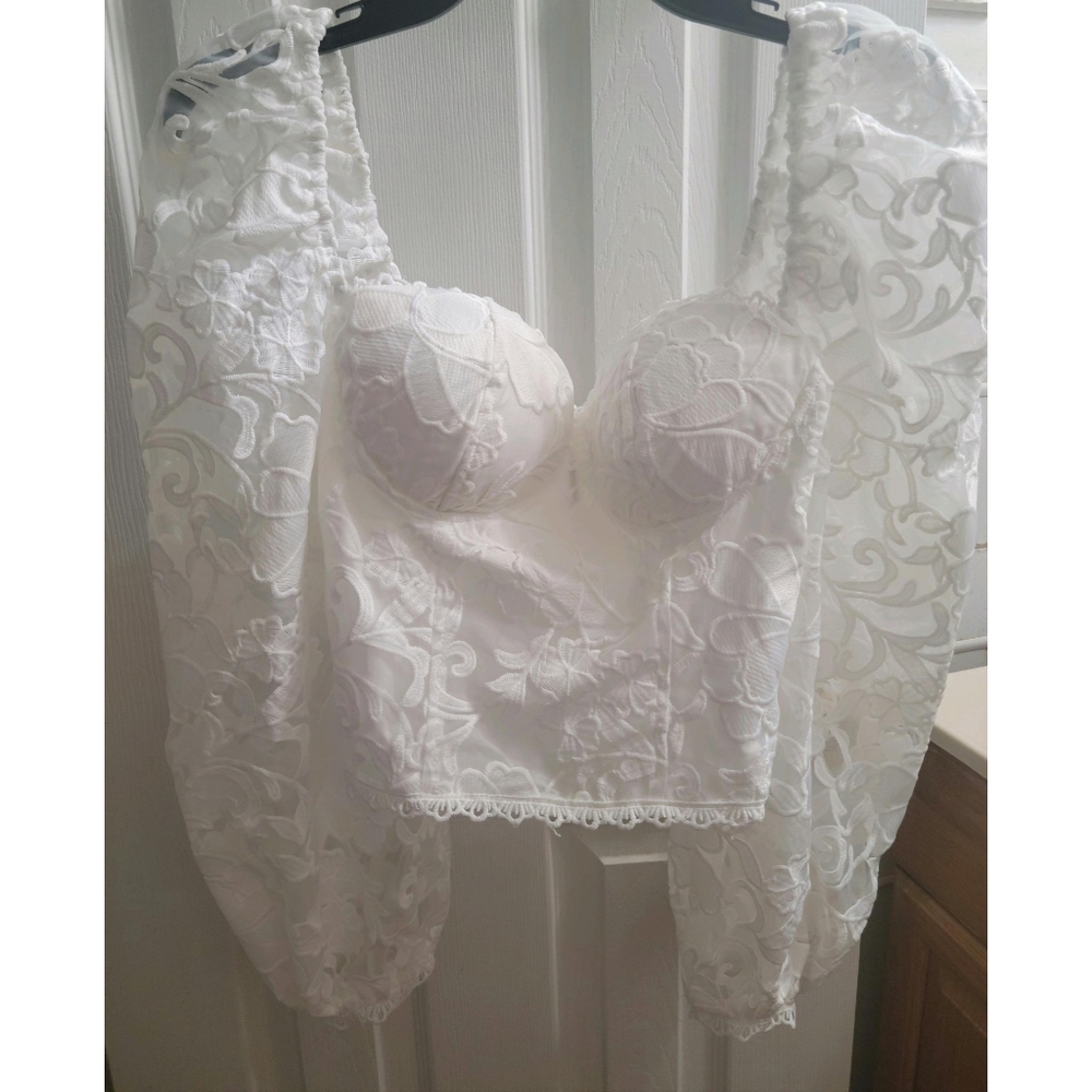 White lace embroidered top and wide leg pants set. NEVER WORN. Size M (6-8)